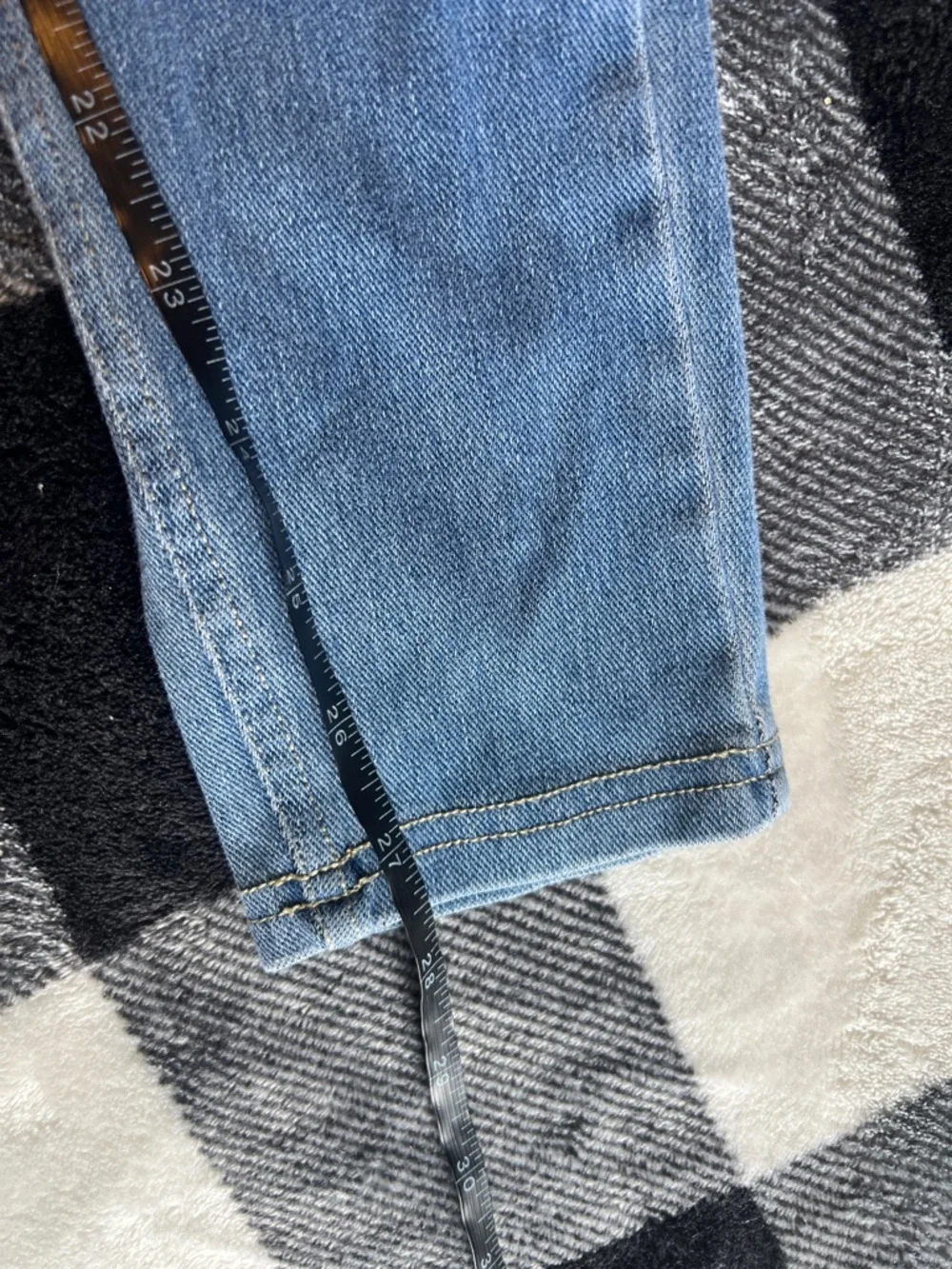 Halara Light Wash Skinny Leg Denim Jeans size XS - Picture 10 of 13